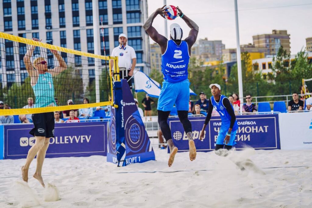 Диас (справа) и Алайо из Кубы в Казани / Фото - volley.ru